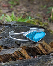 Load image into Gallery viewer, Freeform Turquoise + Sterling Silver Cuff