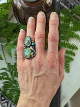 Load image into Gallery viewer, 3 Stone Hubei Turquoise + Sterling Silver Ring - Size 6