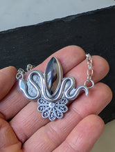 Load image into Gallery viewer, Sterling Silver + Montana Agate Choker Style Snake Necklace
